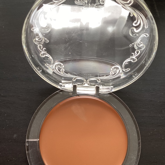 Assorted makeup - Picture 13 of 13